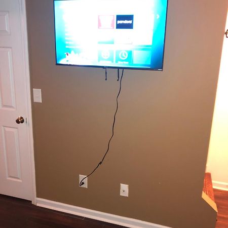 Entire Townhome Available Near Nice Park Library And Shopping Уинстън-Сейлъм Екстериор снимка